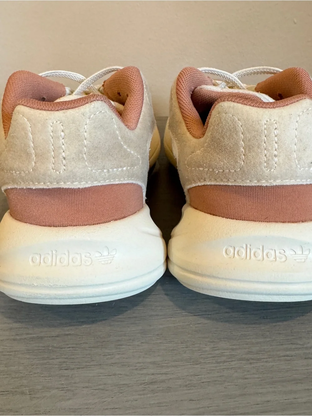 Adidas Ozelia J IF0033- White/Bright Orange - Kids Size 11 Slip On No Tie
